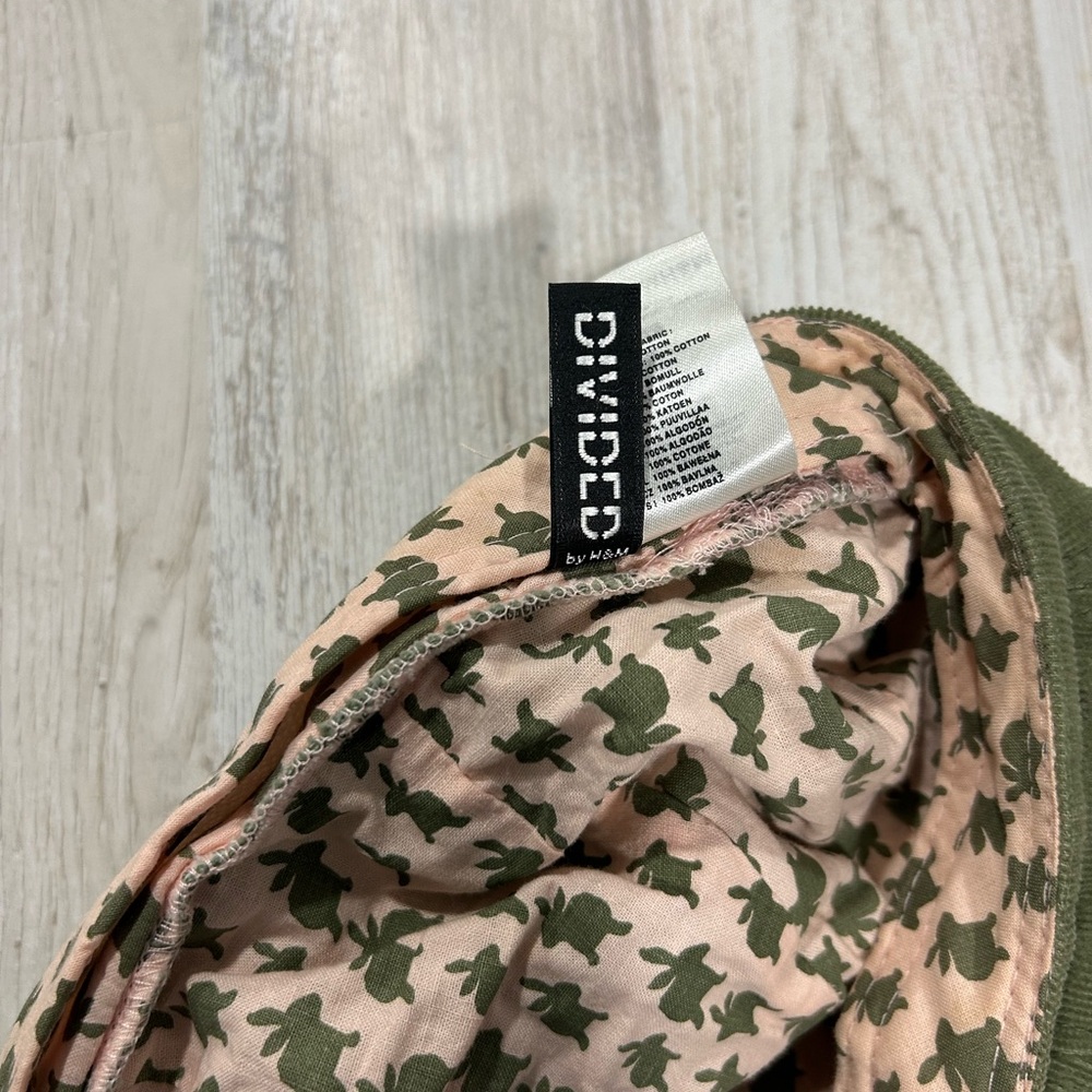 3/$20 H&M Green Corduroy Cap - Picture 4 of 4